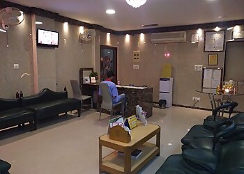 32 Diamonds Dental Clinic