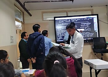 Aakash Institute Lucknow