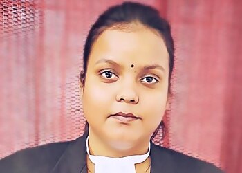 Lucknow Consumer Court Lawyers Advocate Mayuri image 1