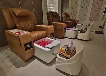 Akruti Salon & Academy