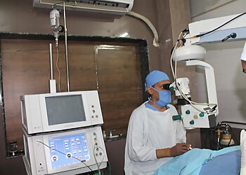 DR. Pritam Dedhia, MS - VATSAL EYE CARE & LASER CENTER