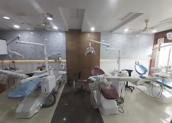 Dr. Abhinav Shrivastava, BDS, MDS