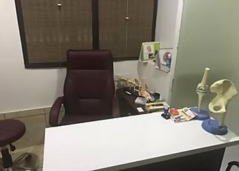 Dr Amit Handa, MBBS, MS - DR HANDA ORTHOPAEDIC