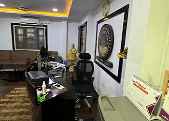 Dr. Amit Pandey, MD - DIVINE COSMETIC CLINIC