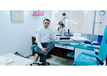 Dr. Amit N. Solanki, MBBS, DOMS, DNB, FAECS - SHANTI EYE TECH