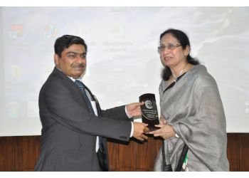 Dr. Amit Verma, MD (Medicine), FICP, FACP, FRCP (Edinburgh), FRCP - Graphic Era Hospital