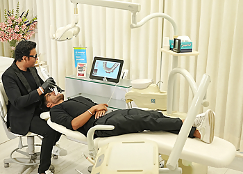 Dr. Anirudh Agarwal, PH.D, M.D.S. (ORTHODONTICS), M.ORTH., RCS, ED. (UK), FDS, RCS, ED. (UK)