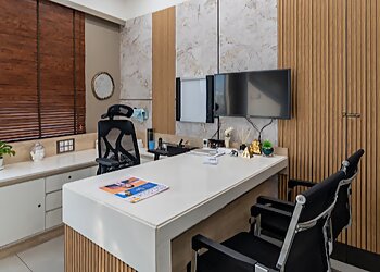 Dr. Anshu Sachdev, MBBS, DNB, D.ORTHO - HEALING TOUCH MULTISPECIALITY CLINIC