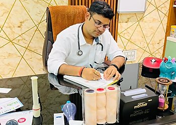 कानपुर फुफ्फुसीय रोग विशेषज्ञ Dr. Arjun Bharnager, MBBS, MD, DNB, DM छवि 1