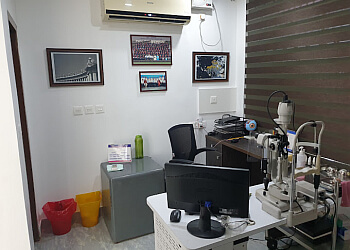 Dr. Arun Rajan, MBBS, MS - SRI PAADAM EYE CARE & LASER CENTRE