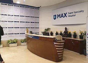 Dr. Ashish Gupta, MBBS, MS, MCh - MAX SUPER SPECIALTY HOSPITAL