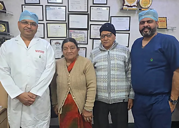 Dr. Ashutosh Shrivastava, MBBS, MS, M.Ch