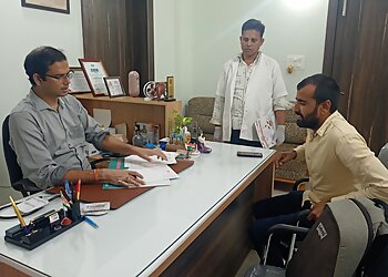 Dr. Awinash Kumar, MBBS, MD, DM, ILBS - DHANVANTARI HEALTH CENTRE