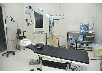 Dr. Bharat Jain, MBBS, MS - SAURABH EYE HOSPITAL