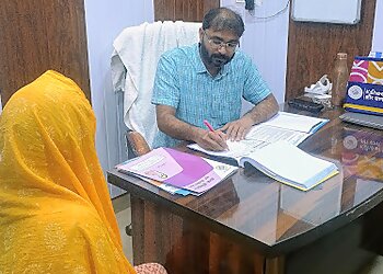 Dr. Deepak Kumar Singh, MBBS, MS, MCH - MAHAMANA CANCER CLINIC