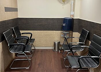 Dr. Esther Suresh, MBBS, DPM