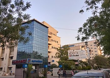 Dr. Gaurav Seth, MBBS, MD, DM - SARVODAYA HOSPITAL FARIDABAD