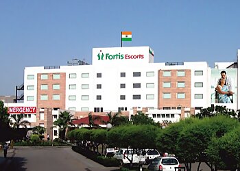 Dr. Gaurav Singla, MBBS, MD, DM - FORTIS ESCORTS HOSPITAL