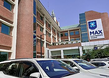 Dr. Gautam Goyal, MBBS, MD, DM - MAX SUPER SPECIALITY HOSPITAL