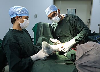 Dr. Girish Gupta, MBBS, D.Orth, M.Ch (Ortho) - R.K. HOSPITAL