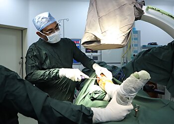 Dr. Girish Gupta, MBBS, D.Orth, M.Ch (Ortho) - R.K. HOSPITAL