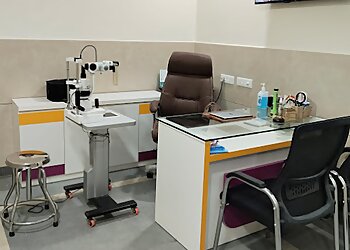 Dr. Girjesh Kain, MBBS, MS - ORACLE EYE HOSPITAL