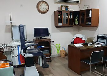 Dr. Harpreet Singh Kochar, MBBS, MS - CRH ENT, MRI and Diagnostics