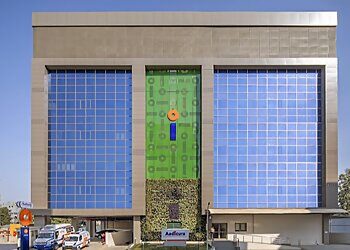 Dr. Hiren Parikh, MBBS, DTCD, DNB, FCCP, CIH, CDM - AADICURA SUPERSPECIALITY HOSPITAL