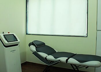 Dr. Hitesh Laad, MBBS, MS, M.Ch - AUTHENTIC HAIR TRANSPLANT & COSMETIC CENTRE