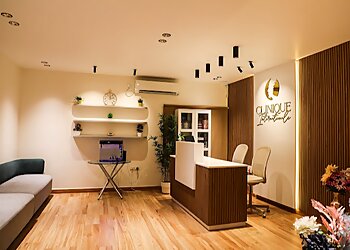 Dr. Idris, BDS, MDS - CLINIQUE INTERNATIONALE