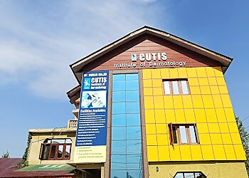 Dr. Imran Majid, MBBS, MD, FRCP - CUTIS INSTITUTE OF DERMATOLOGY