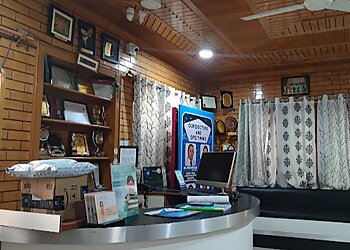 Dr. Imran Majid, MBBS, MD, FRCP - CUTIS INSTITUTE OF DERMATOLOGY