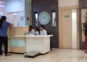 Dr. Jayanti Gurumukhani, MBBS, MD, DM, FAAN, FEBN, FRCP, MNAMS, MRCP (UK) SCE, FICP