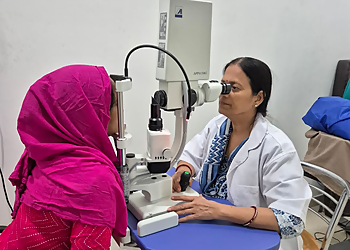 Dr. Kavita Dwivedi, MBBS, MS, DNB - DRISHTI EYE CARE CENTRE
