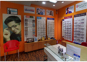 Dr. Krishna Bhojwani, MBBS, DOMS, DNB, MNAMS - SAMARTH NETRALAYA