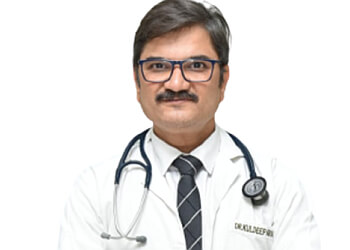 Dr. Kuldeep Arora, MBBS, MD, DM - CHIRAYU GURGAON HEART CLINIC