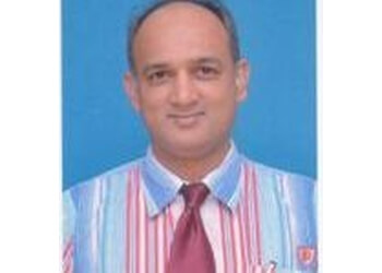 Dr. Kutubuddin Sultanshah Makandar, MBBS, MD, DM