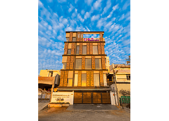 Dr. M. Kumaresan, MBBS, DNB - GLOW SKIN CLINIC & COSMETIC CENTRE