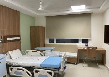 Dr. Madhu Sasidharan, MBBS, MD, DM, ESEGH - KIMSHEALTH