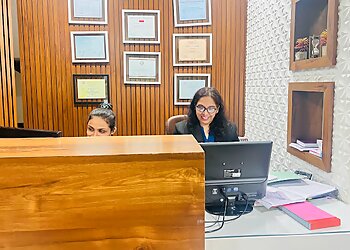 Dr. Manila Jain Kaushal, MS, DNB, FRCOG, MNAMS, FICOG - MAHI WOMEN's CENTER