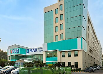 Dr. Manish Vaish, MBBS, MS, DNB - MAX SUPER SPECIALITY HOSPITAL