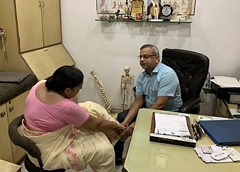 Dr. Manoj Agarwal, MBBS, MS - DHANWANTARI TOMAR HOSPITAL
