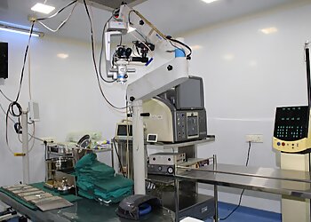 Dr. Manoj Saxena, MBBS, MS, DNB - PRAKASH NETRALAYA & RETINA FOUNDATION