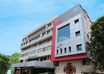 Dr. Meenu Chadha, MBBS, MD, FICA - CARE CHL HOSPITALS