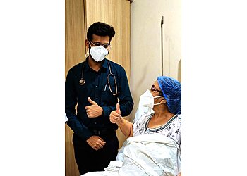 Dr. Moiz Topiwala, MBBS, DNB