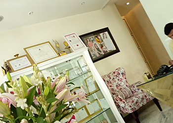 Dr Monisha Kapoor, MBBS, MS, MCh