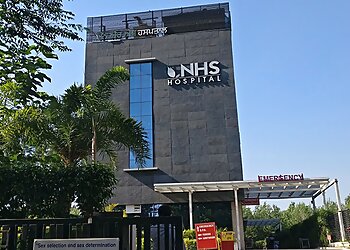 Dr. Naveen Chitkara, MBBS, MS, M.Ch - NHS HOSPITAL