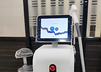 Dr. Naveen keswani, MBBS, DNB, FIAD - BRITE SKIN LASER & DENTAL CLINIC