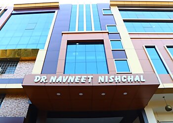 Dr. Navneet Nishchal, MBBS, DNB (Ortho), Mch - ARSH SUPER SPECIALTY HOSPITAL