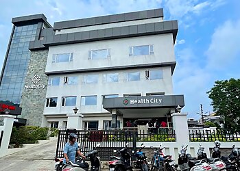 Dr. Navneet Tripathi, MS, MCh - HEALTHCITY TRAUMA CENTRE & SUPERSPECIALITY HOSPITAL